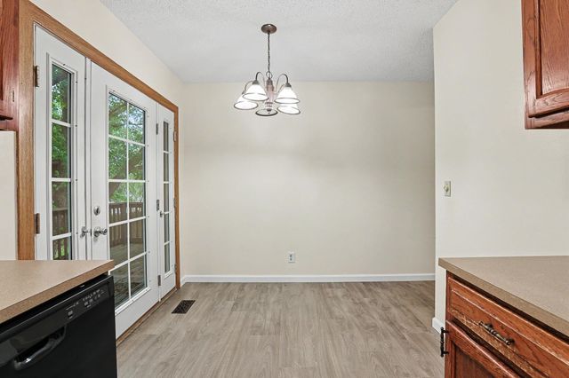 310 Valleyview Ct, Andover, KS 67002