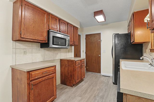 310 Valleyview Ct, Andover, KS 67002