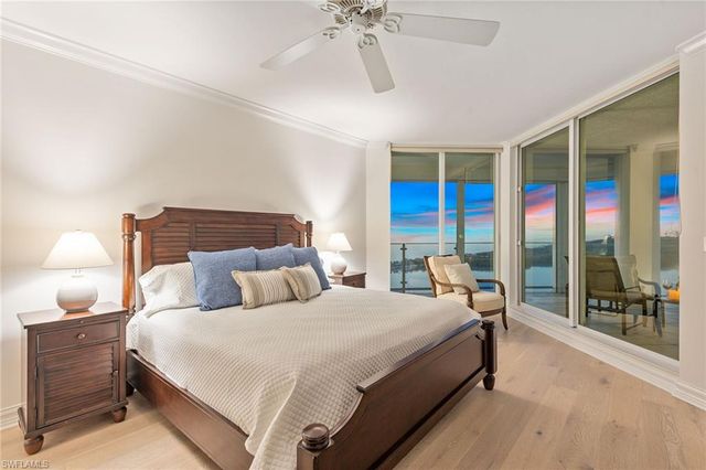 60 Seagate DR # 1606, Naples, FL 34103