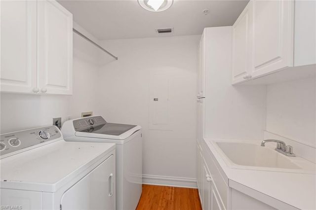 60 Seagate DR # 1606, Naples, FL 34103