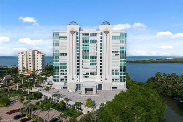 60 Seagate DR # 1606, Naples, FL 34103