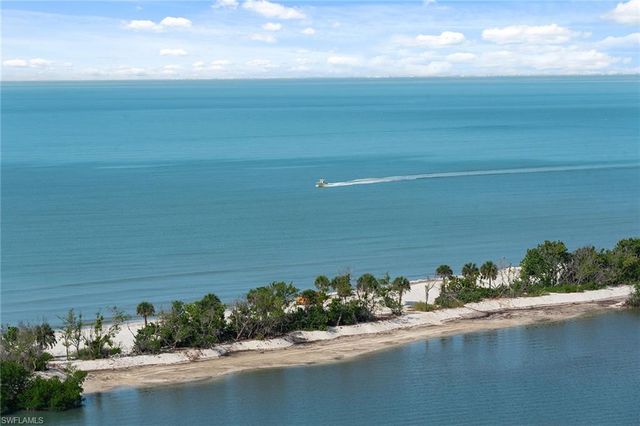 60 Seagate DR # 1606, Naples, FL 34103