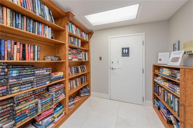 60 Seagate DR # 1606, Naples, FL 34103