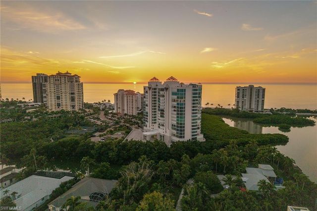 60 Seagate DR # 1606, Naples, FL 34103