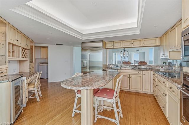 60 Seagate DR # 1606, Naples, FL 34103