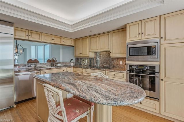 60 Seagate DR # 1606, Naples, FL 34103