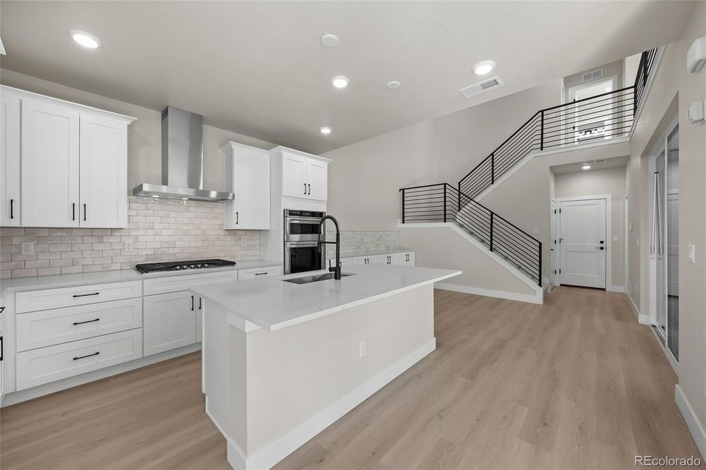 Image 11 of property listing at 7361 Goldbloom Lane, Littleton, CO 80125