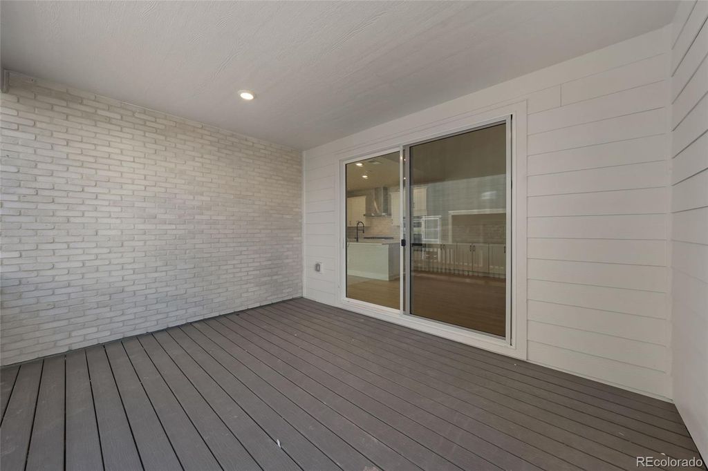 Image 12 of property listing at 7361 Goldbloom Lane, Littleton, CO 80125
