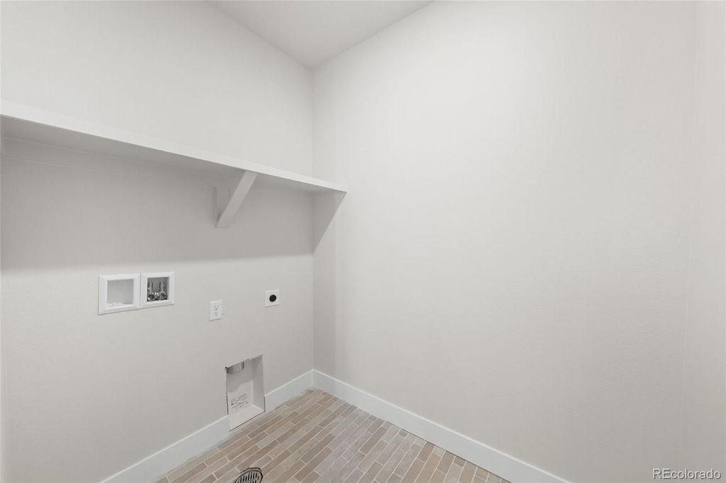 Image 17 of property listing at 7361 Goldbloom Lane, Littleton, CO 80125