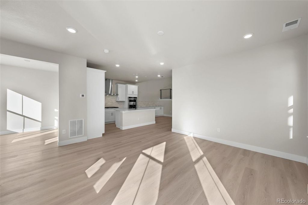 Image 3 of property listing at 7361 Goldbloom Lane, Littleton, CO 80125
