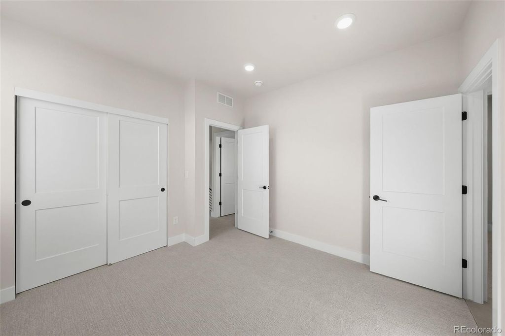 Image 22 of property listing at 7361 Goldbloom Lane, Littleton, CO 80125