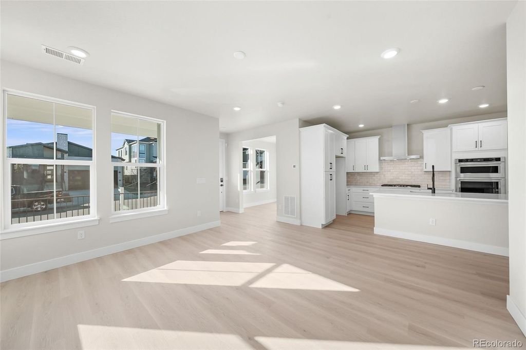 Image 4 of property listing at 7361 Goldbloom Lane, Littleton, CO 80125