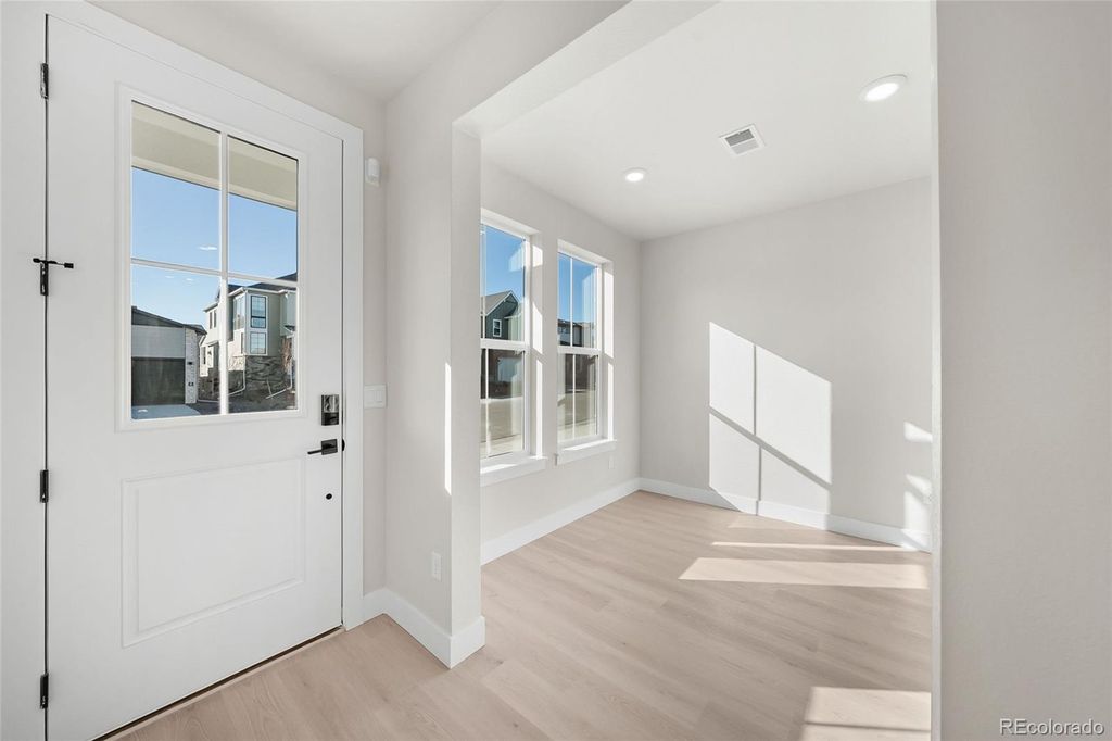 Image 5 of property listing at 7361 Goldbloom Lane, Littleton, CO 80125