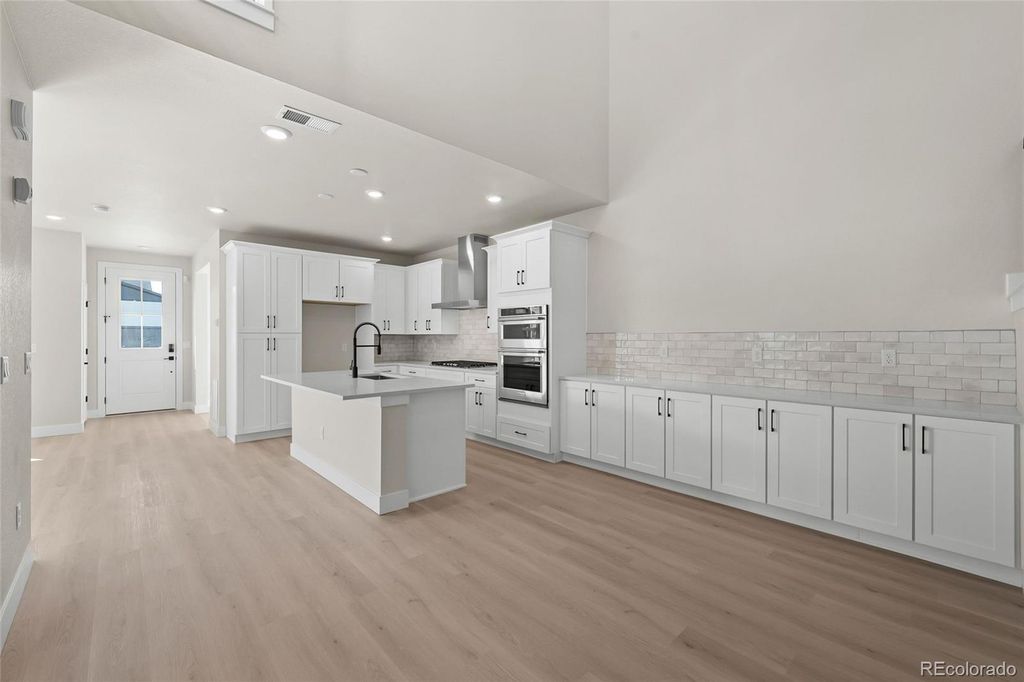 Image 9 of property listing at 7361 Goldbloom Lane, Littleton, CO 80125