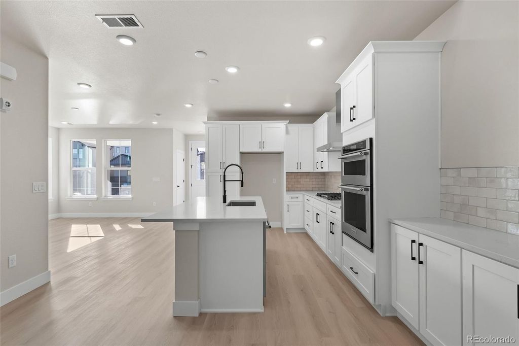 Image 10 of property listing at 7361 Goldbloom Lane, Littleton, CO 80125