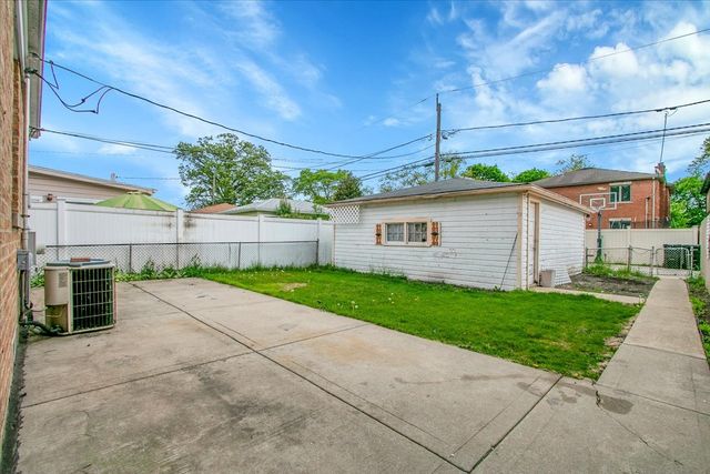 6311 N Kedvale Avenue, Chicago, IL 60646