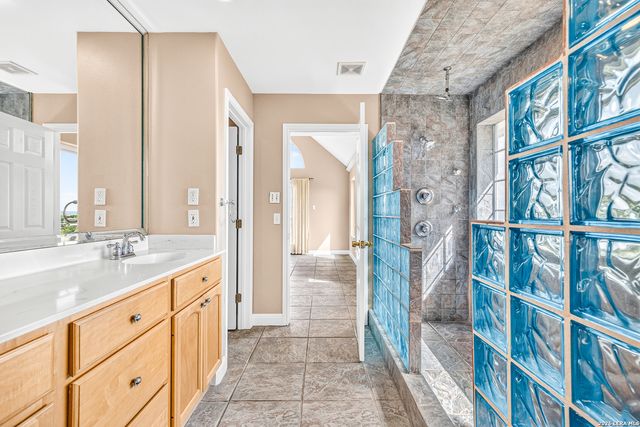 2417 CONNIE DR, Canyon Lake, TX 78133