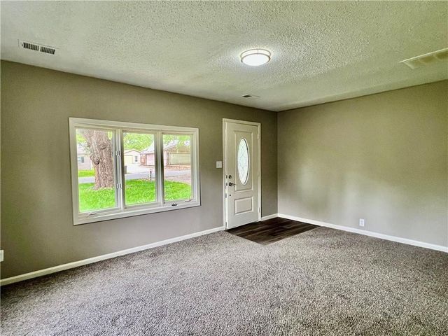 8416 Greenwood Road, Raytown, MO 64138