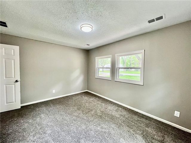 8416 Greenwood Road, Raytown, MO 64138