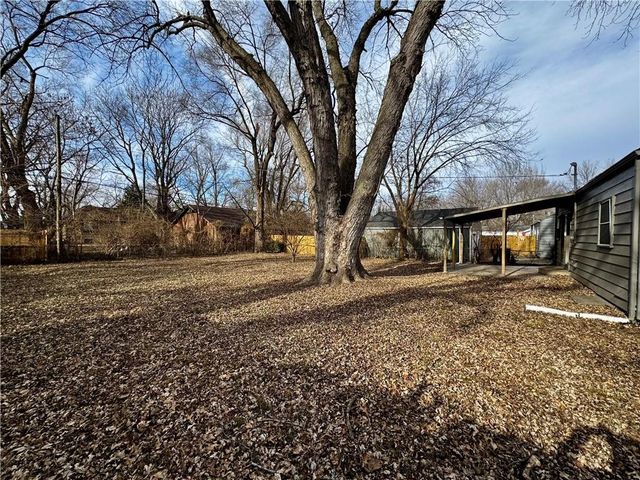 8416 Greenwood Road, Raytown, MO 64138