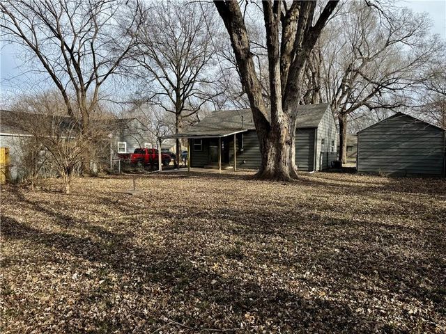 8416 Greenwood Road, Raytown, MO 64138