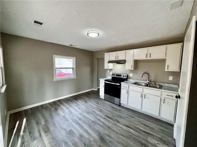 8416 Greenwood Road, Raytown, MO 64138