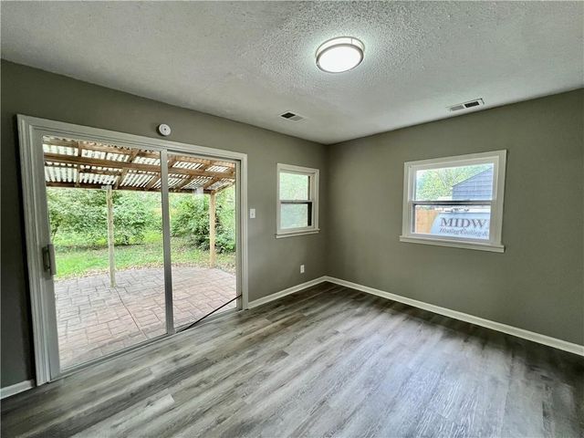 8416 Greenwood Road, Raytown, MO 64138