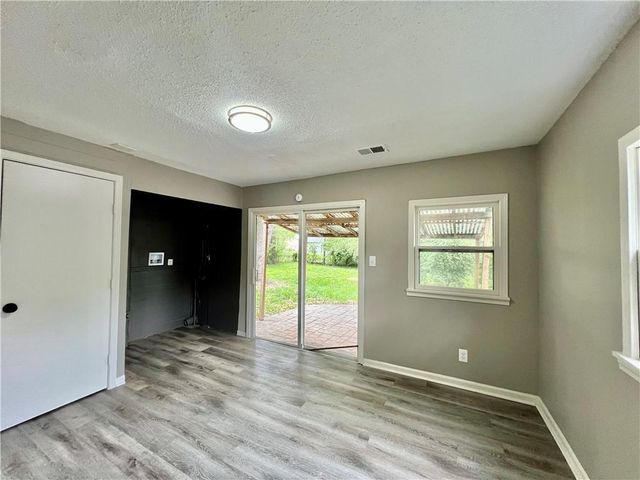 8416 Greenwood Road, Raytown, MO 64138