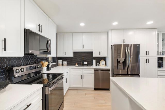 3887 CATALINA DRIVE, Bradenton, FL 34210