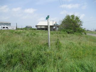 1527 Marlin, Sargent, TX 77414