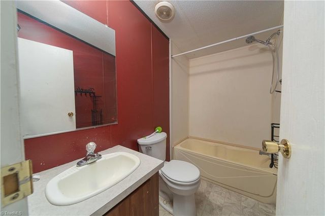 4355 Rolling Hill Drive, Tobaccoville, NC 27050