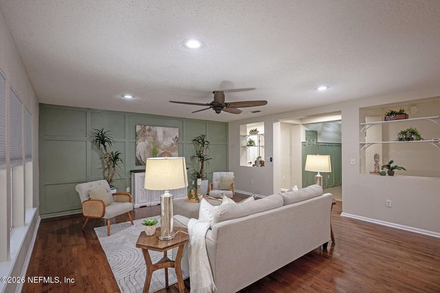 2541 REAGAN LAKES Lane, Jacksonville, FL 32221