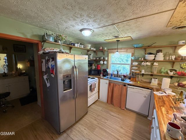 1040 Sturmhaben Way, Newport, TN 37821