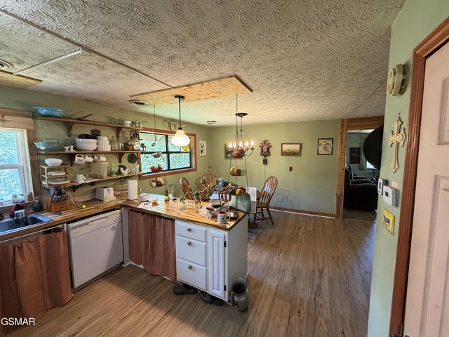 1040 Sturmhaben Way, Newport, TN 37821