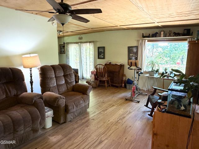 1040 Sturmhaben Way, Newport, TN 37821