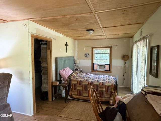 1040 Sturmhaben Way, Newport, TN 37821