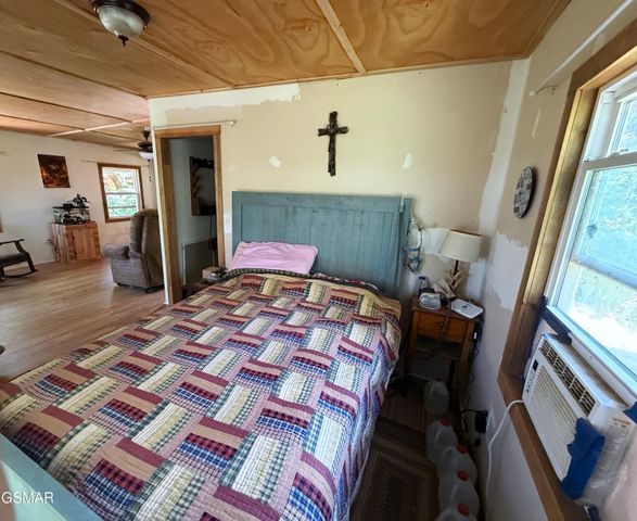1040 Sturmhaben Way, Newport, TN 37821