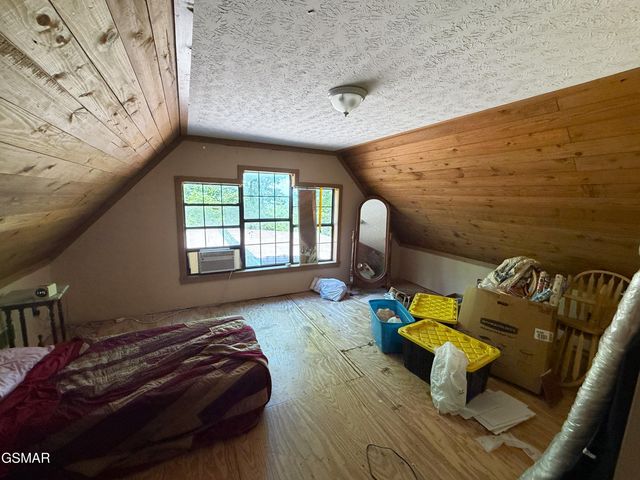 1040 Sturmhaben Way, Newport, TN 37821