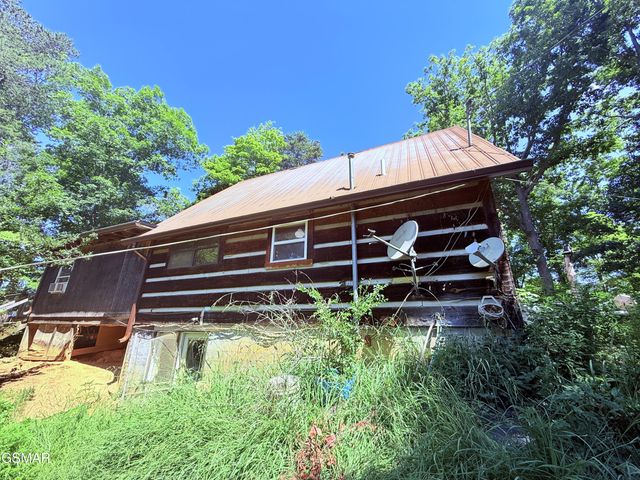1040 Sturmhaben Way, Newport, TN 37821