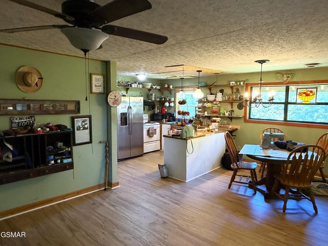 1040 Sturmhaben Way, Newport, TN 37821