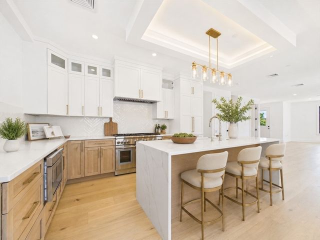 1674 Columbia, Boston, MA 02127