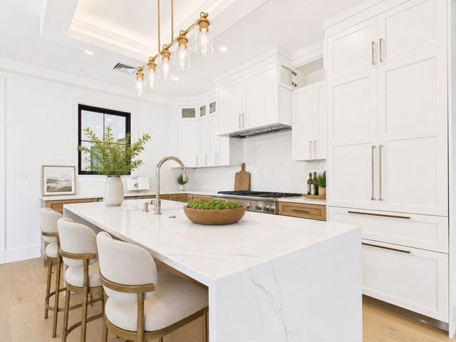 1674 Columbia, Boston, MA 02127