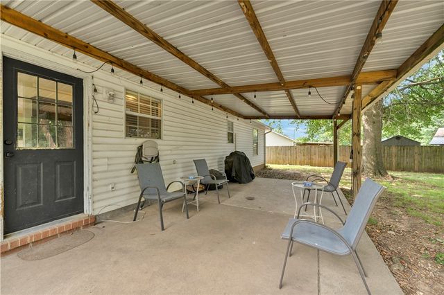 227 N Samuel Place, Farmington, AR 72730