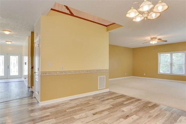 31 Ashe Meadows DR, Hampton, VA 23664