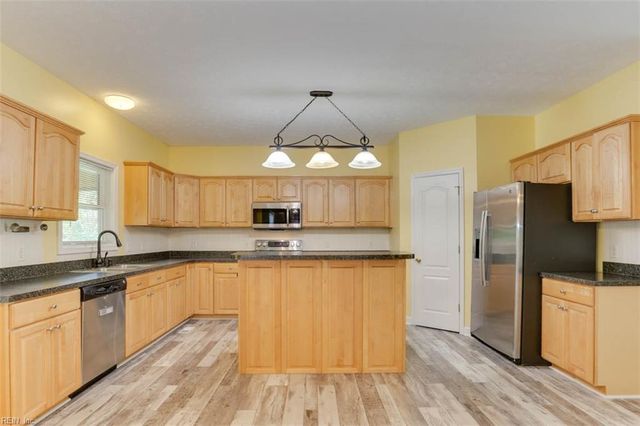31 Ashe Meadows DR, Hampton, VA 23664