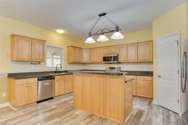 31 Ashe Meadows DR, Hampton, VA 23664