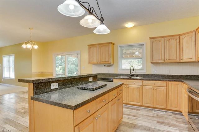 31 Ashe Meadows DR, Hampton, VA 23664