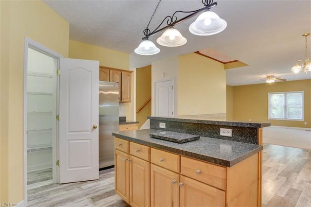 31 Ashe Meadows DR, Hampton, VA 23664