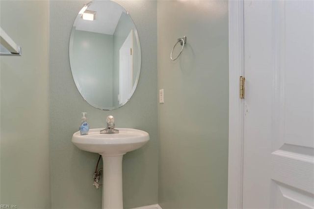 31 Ashe Meadows DR, Hampton, VA 23664