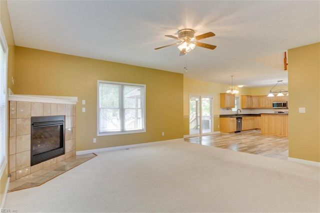 31 Ashe Meadows DR, Hampton, VA 23664